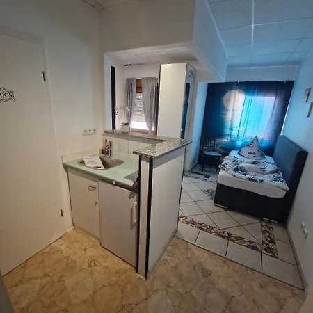 ホステル Boardinghouse Zentral Am Burgplatz