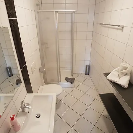 ホステル Boardinghouse Zentral Am Burgplatz *