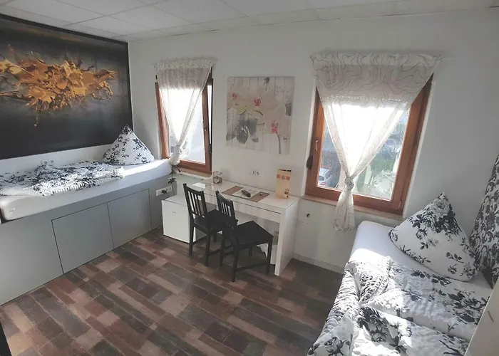 Vandrarhem Boardinghouse Zentral Am Burgplatz Sinsheim